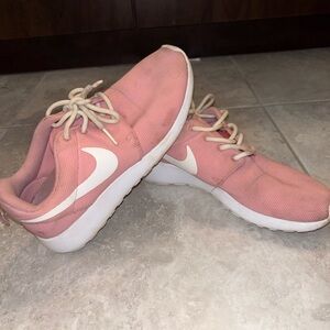 Pink Nike Rosches